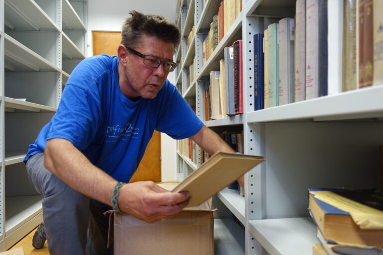 Na papirnatih avionih